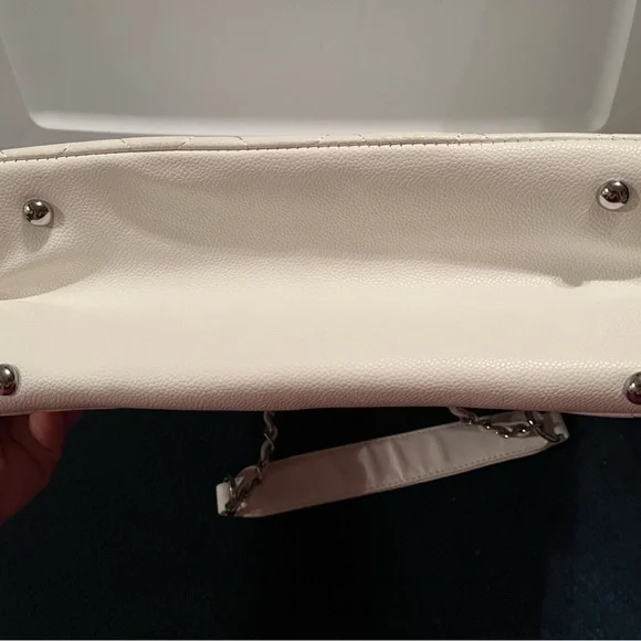 INSPIRED White Quilted Tote Bag - Picture 4 of 8